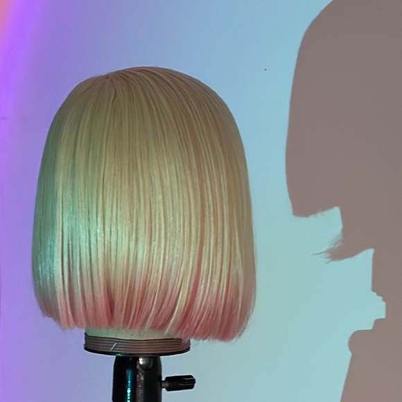 Synthetic bob blonde wig - Picture 4 of 8